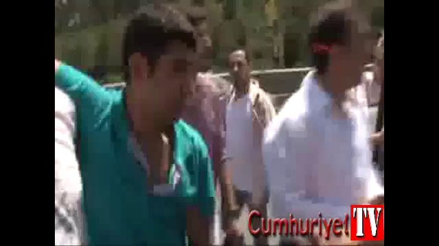 İstanbuL'da Özel halk otobüsü kaza yaptı