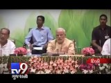 Keep distance, PM Narendra Modi tells SPG men - Tv9 Gujarati