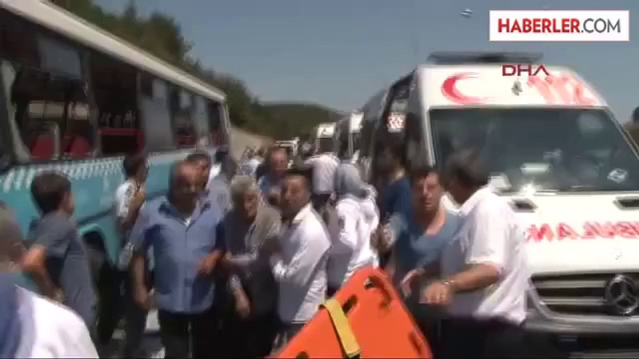 Ümraniye'de Özel Halk Otobüsü Kaza Yaptı