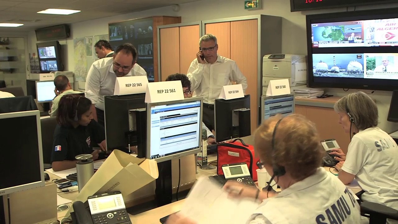 Crash du vol AH5017 : 48 heures au Quai d'Orsay, le Centre de crise en action