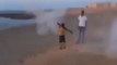 Un enfant Libyen apprend à tirer au lance-roquettes!