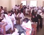 آج کل کی لڑکیاں امتحان کیسے پاس کرتی ہیں ۔ ویڈیو دیکھیں 