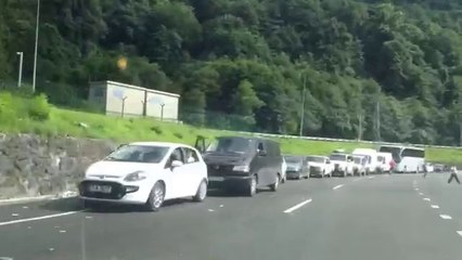 SARP SINIR KAPISINDA ARAÇ KUYRUĞU