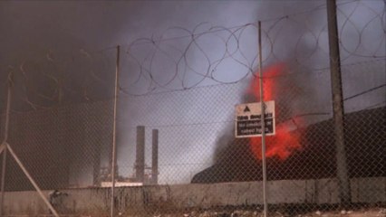 L'unique centrale électrique de Gaza en feu