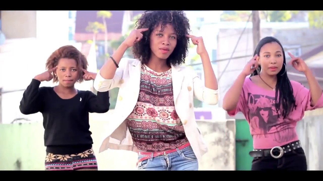 DEDE CLAPE  -  Aza malahelo  (gasy - malagasy)