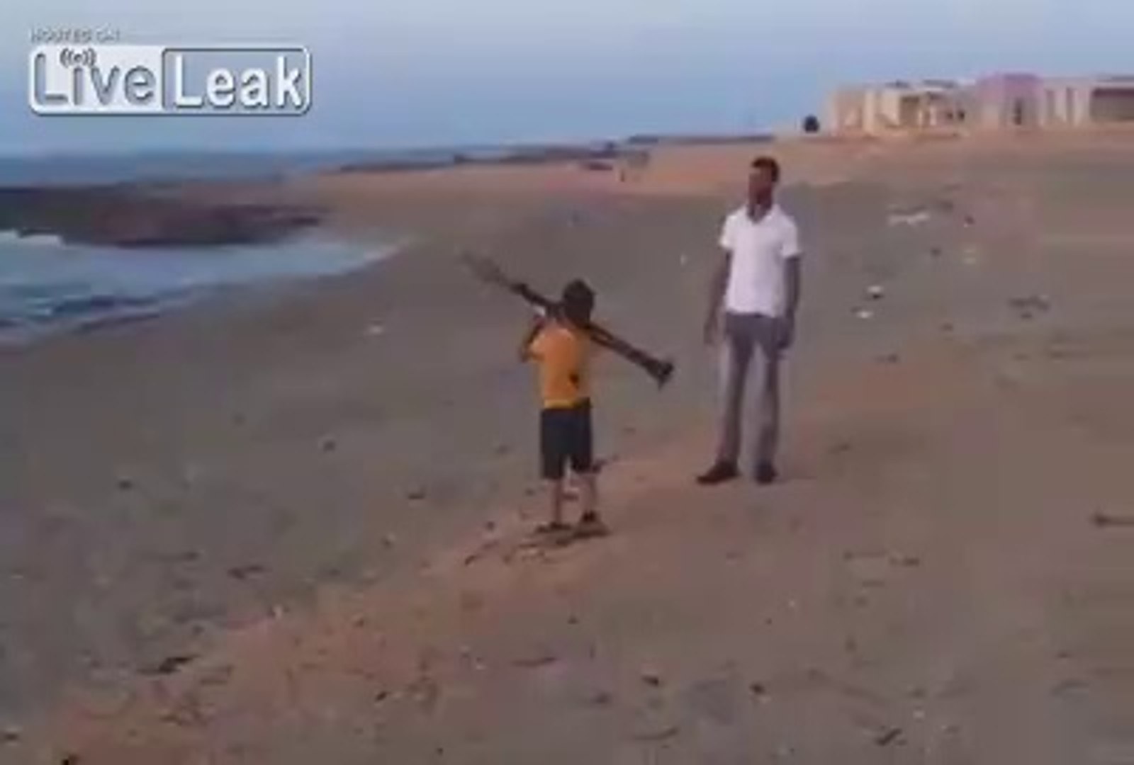 Liveleak Com Kid Fires Rpg On A Beach Video Dailymotion
