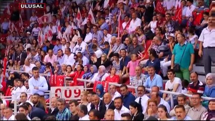 "Adamsan bize kulak ver!"