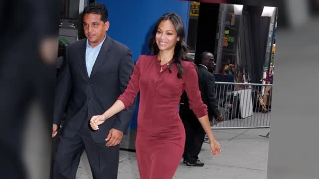 Zoe Saldana zeigt ihren Babybauch