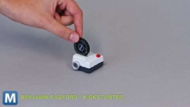 Tiny Projector Puts Your Instagram Images on the Big Screen