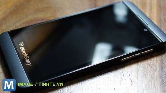 Leaked Blackberry Photos Show Streamlined Design to Match Competition