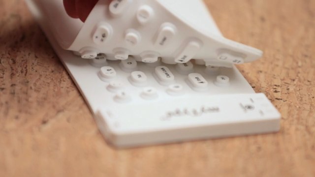 Portable Keyboard Sports Ultra-Slim Profile, Interlocking Keys