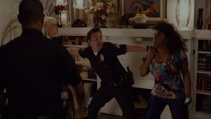 Let's Be Cops (2014) - Clip "Controlling the Situation" [VO-HD]
