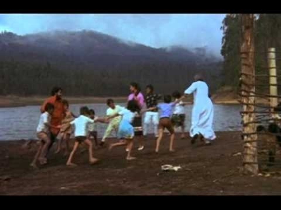 Punchiriyude malayalam song - Unniakale Oru Kadhaparayam