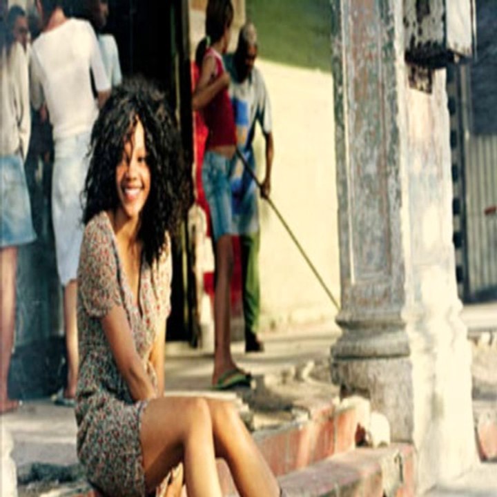 Karaoké - Louisy Joseph - Assis par terre