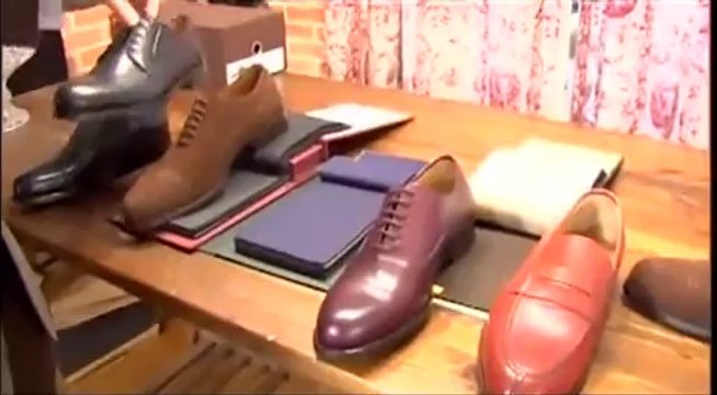 Combinar zapatos y pantalones.