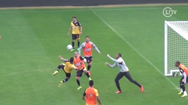 Joia do Vasco mostra categoria e faz golaço no treino