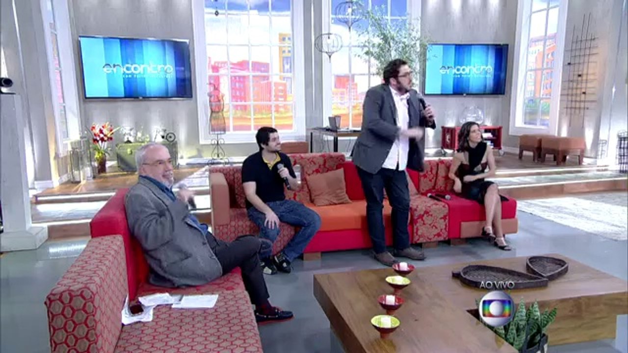 Fátima, Flávia, Ceylão e Raira dançam Ivete através de videogame