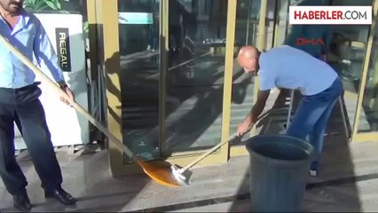 Yakınlarının Ölümünden Sorumlu Tuttukları Doktor ve Sağlık Görevlilerine Saldırdılar