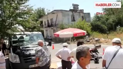 Bayramlaşma Dönerken Kamyonet Çarptı