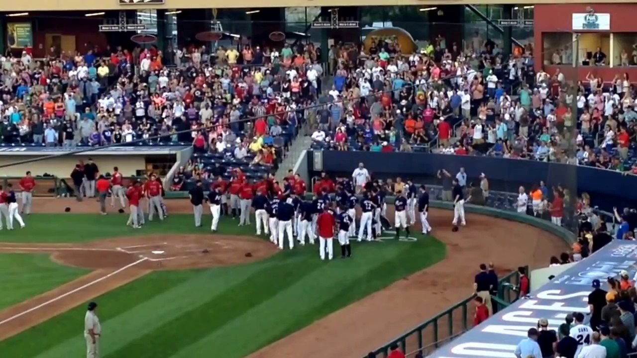 Grosse bagarre générale pendant un match de Baseball : Reno Aces vs ABQ Isotopes