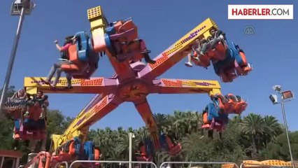 Çocuklar lunaparkta "bayram" yaptı -