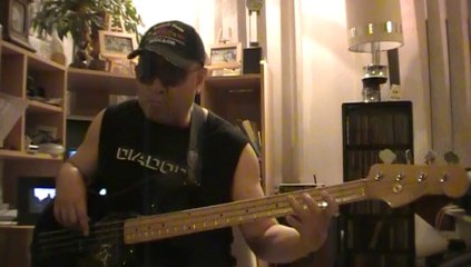 Dreadlock Holiday 10 cc. Bass cover Bob Roha