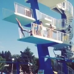 Garota se quebra ao tentar fazer mergulho