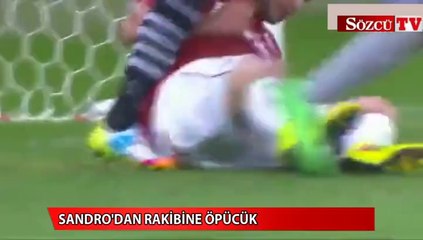 Brezilyalı futbolcu Sandro'dan rakibine öpücük