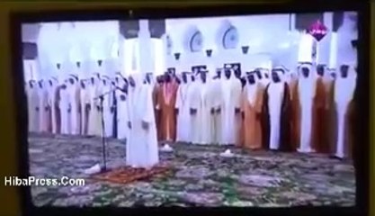 شاهد ..إمام أكبر مساجد الإمارات يخترع سورة جديدة بصلاة العيد