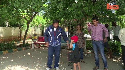 6 year old sets new record after flat skating under 39 cars