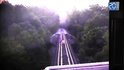 Deux femmes passent sous un train et survivent