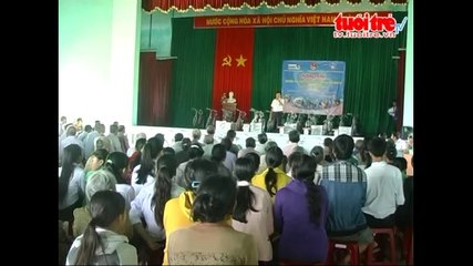 Trao tặng 30 chiếc xe đạp cho con em ngư bám biển Hoàng Sa