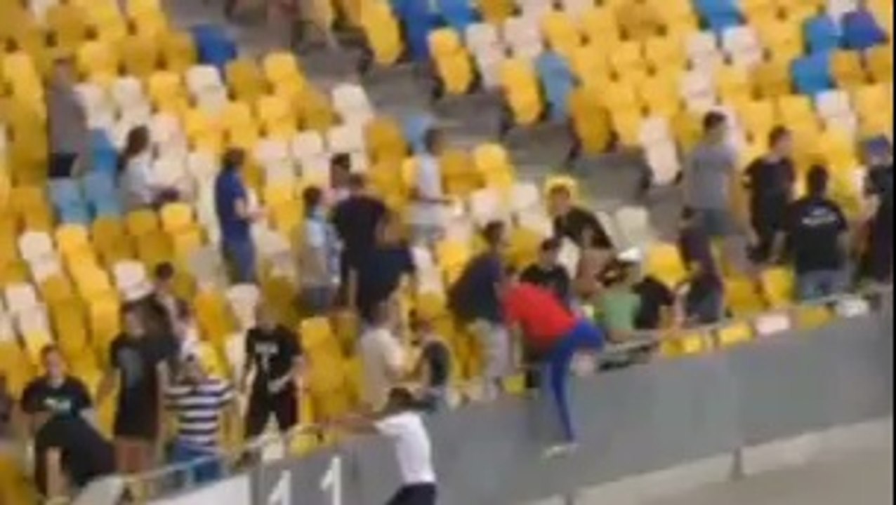 Dnipro hooligans attack FC Copenhagen fans and stewards