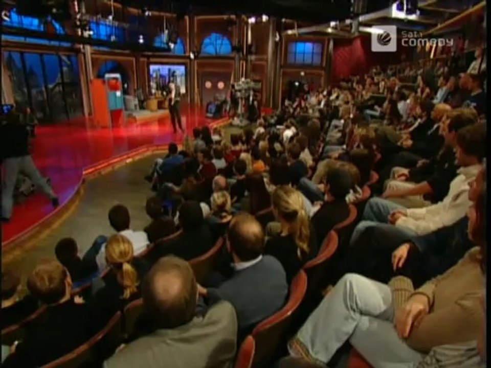 Die Harald Schmidt Show - 1311 - 2003-10-02 - Atze Schröder, Ältestes Kleidungsstück