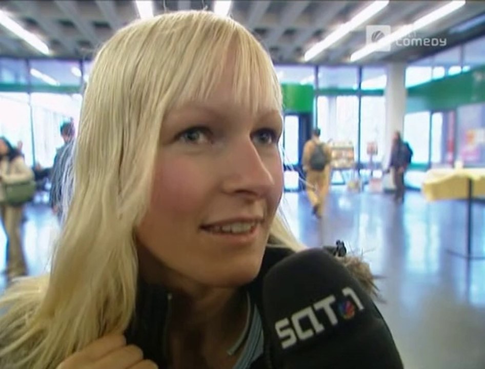 Die Harald Schmidt Show - 1342 - 2003-11-21 - Elena Uhlig, Martialisches Spielzeug