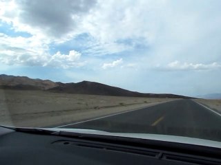 "On the road again"  dans "Death Valley"