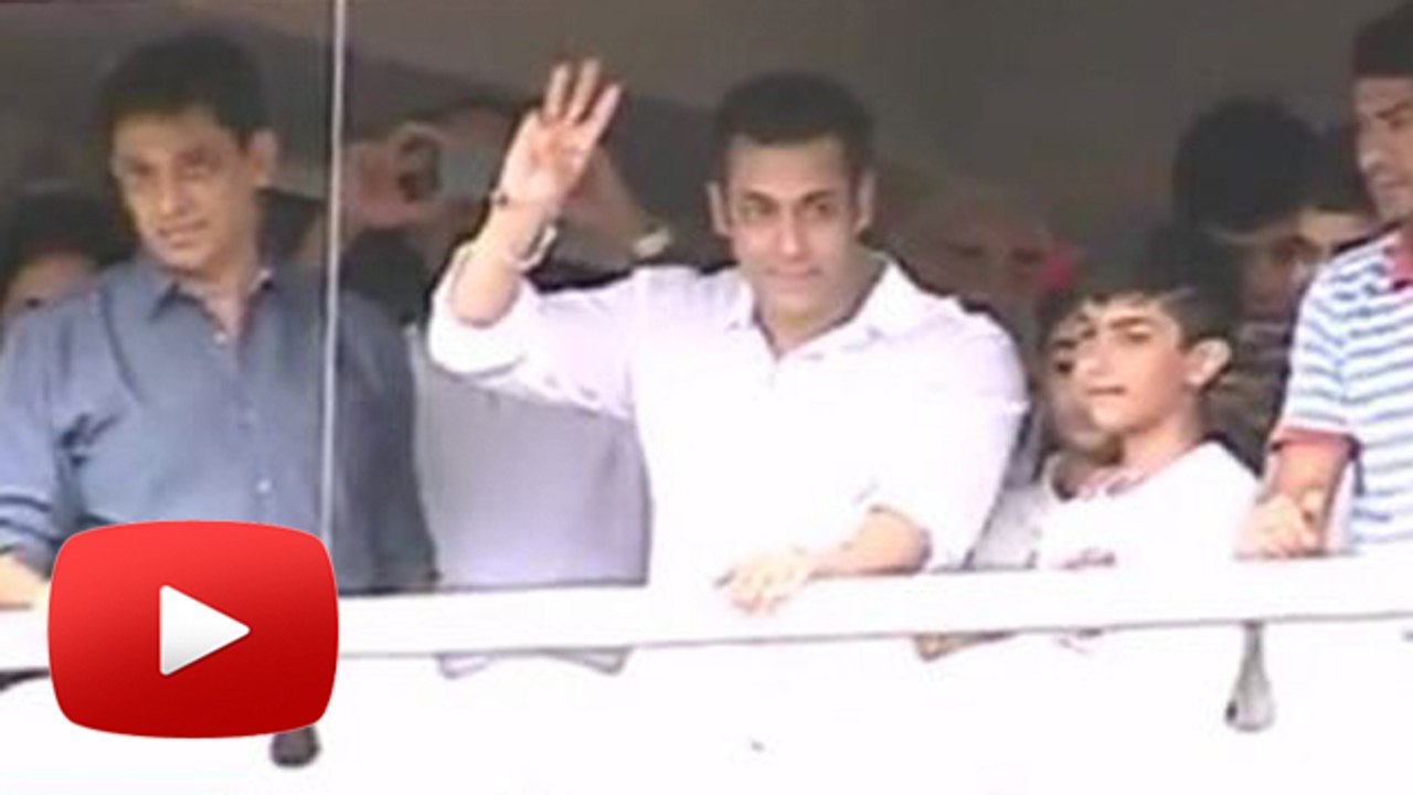 Salman Khan Invites All Photographers For Eid !