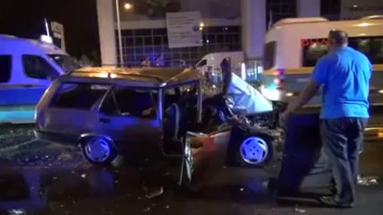 İZMİR 'DE OTOBÜS KAZASI