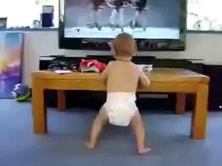 Beyonceyi görünce dans etmeye başlayan çocuk