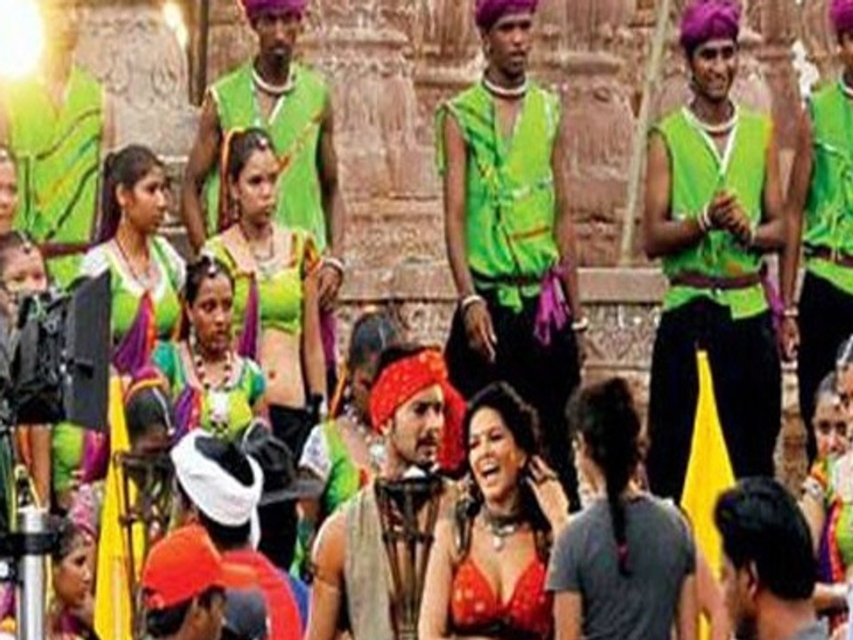 Sunny Leones Glam Look In Leela