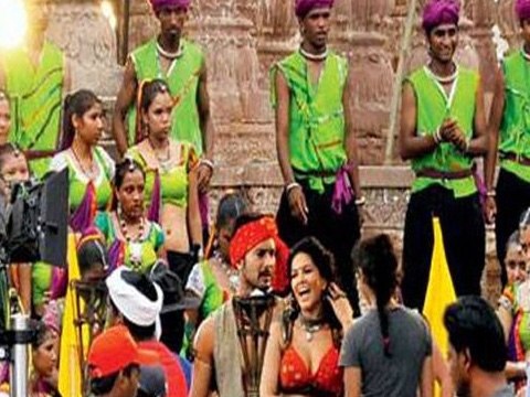 Sunny Leones Glam Look In Leela