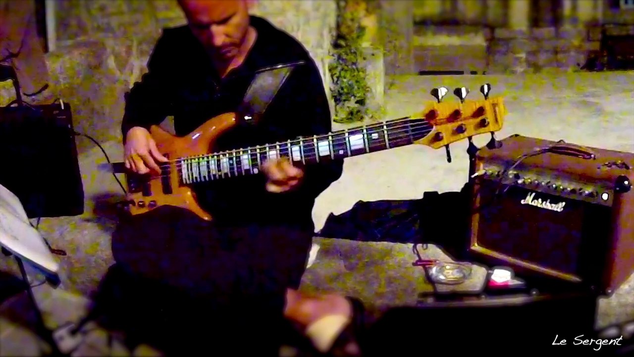 Long is the way ( Jehro ) par Le Sergent en version Acoustique au Shopping de nuit à Sartene en Corse du Sud ( Juillet 2014 )