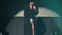 Laura Pausini in concerto con un finale 'hot'
