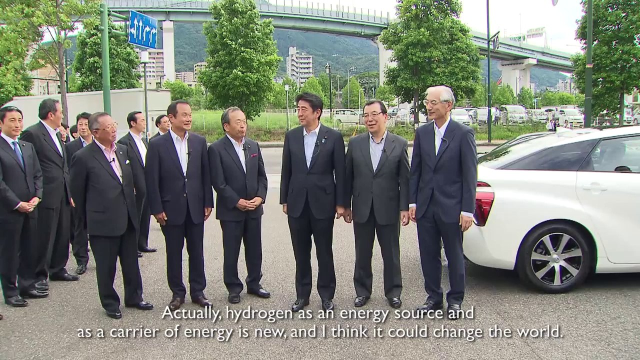 Japan's Prime Minister Test Drives Toyota's Fuel Cell Sedan