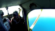 Un parachutiste se fait attaquer par un requin