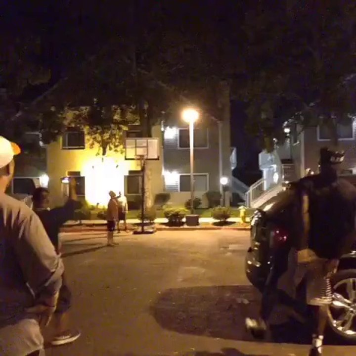 Dez Bryant rentre un panier de très loin