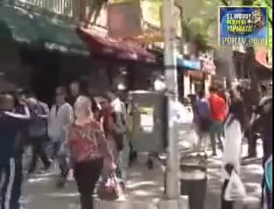 Sarah Michelle Gellar as Alice in The Wonderful Maladys in New York City 12. o5. 2oo9