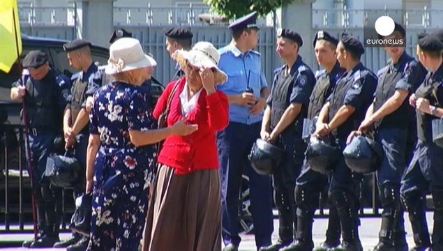 Ukrayna Parlamentosu Yatsenyuk'un istifasını kabul etmedi