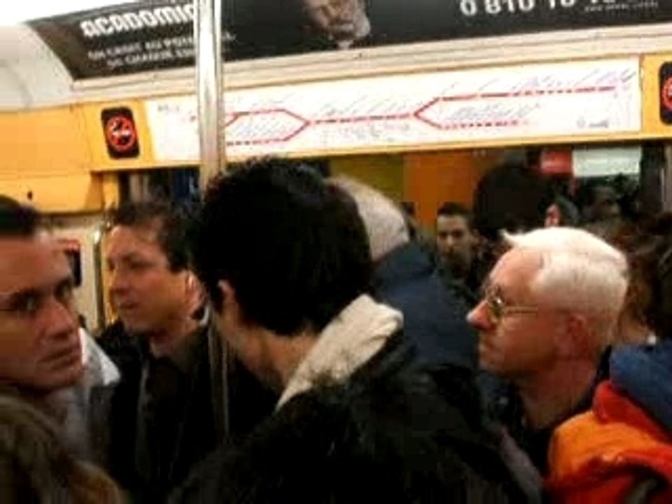 Paris s'éveille, Paris...