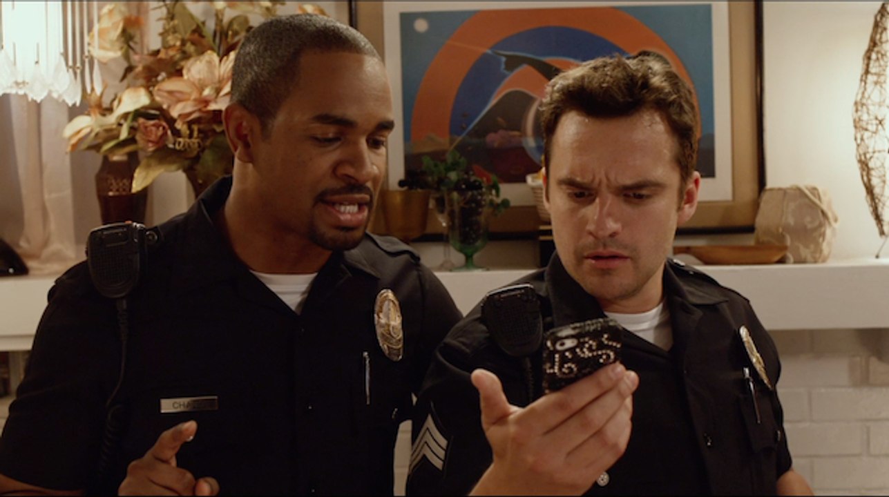 Damon Wayans, Jr. & Jake Johnson in LET'S BE COPS Movie Clip ('Controlling the Situation')